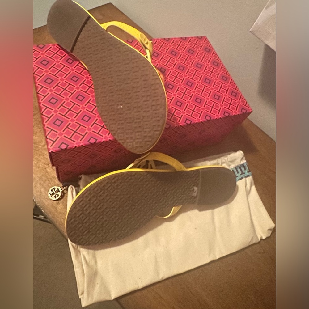 Tory Burch Yellow Leather Logo Thong Sandals - Picture 6 of 8